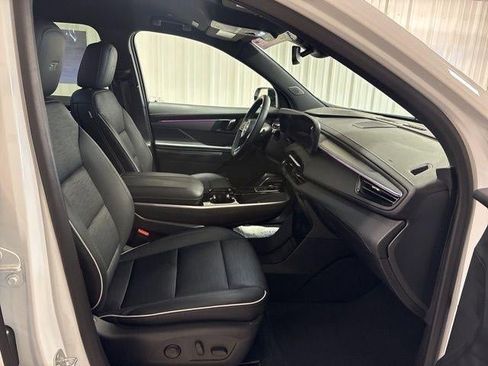 Used 2025 Buick Enclave Sport Touring image 21