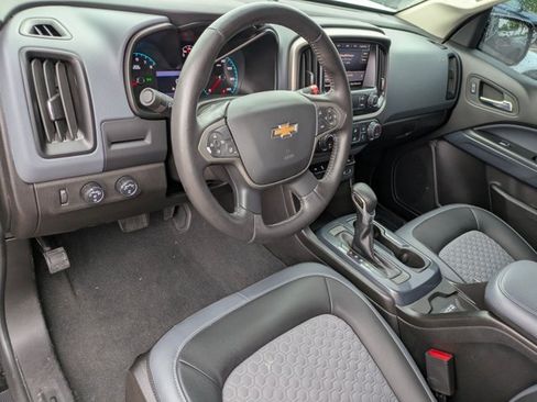 Used 2022 Chevrolet Colorado Z71 AWD/4WD image 9