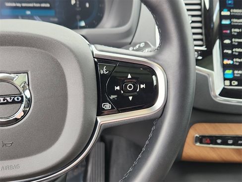 Used 2025 Volvo XC90 B6 Plus image 9