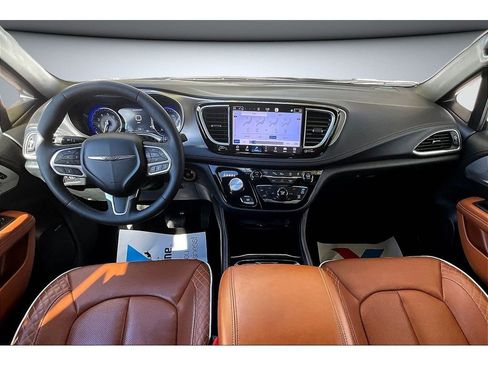 Used 2024 Chrysler Pacifica Pinnacle image 17