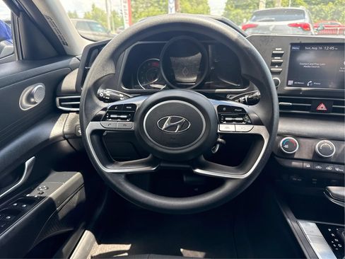 Used 2021 Hyundai Elantra SE FWD image 15