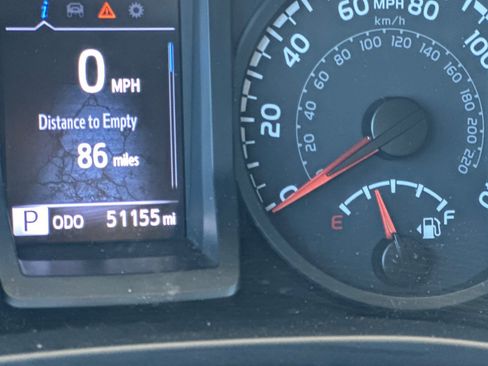 Used 2022 Toyota Tacoma SR w/ SR Convenience Package image 32