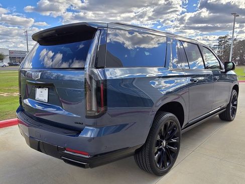 New 2026 Cadillac Escalade ESV Platinum Sport w/ LPO, ONYX Package image 6