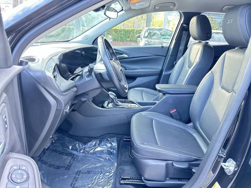 Used 2024 Buick Encore GX Sport Touring image 13