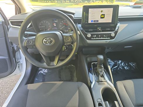 Used 2024 Toyota Corolla LE FWD image 17