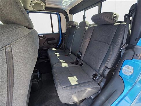 New 2025 Jeep Gladiator Sport image 18