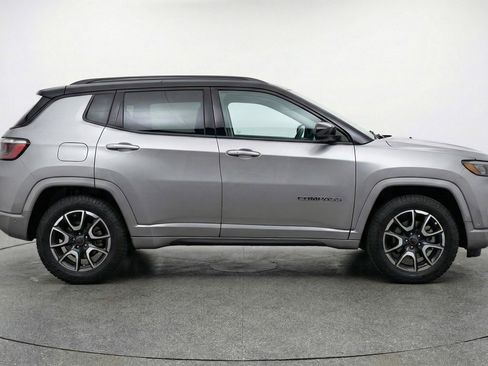Used 2025 Jeep Compass Trailhawk image 11