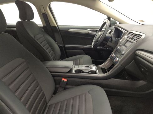 Used 2018 Ford Fusion SE image 21