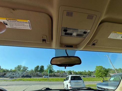 Used 2013 Chevrolet Suburban LS RWD image 19