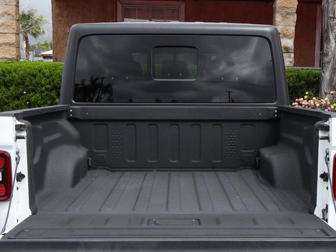 Used 2021 Jeep Gladiator Overland w/ LED Lighting Group image 8