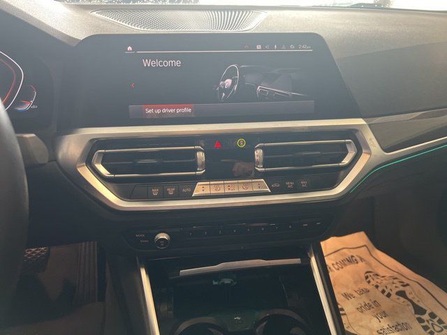 Used 2022 BMW 330i Sedan w/ Driving Assistance Package RWD image 9