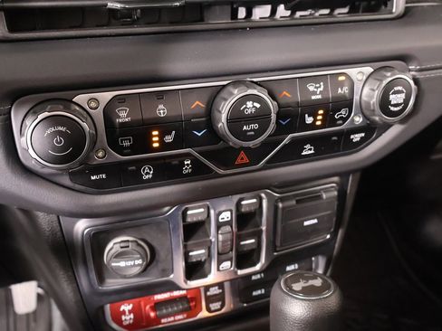 Used 2024 Jeep Wrangler Unlimited Rubicon w/ Technology Group image 8