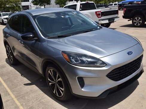 Used 2021 Ford Escape SE w/ SE Sport Appearance Package FWD image 4