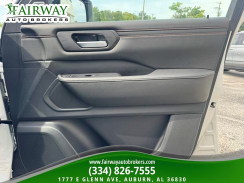 Used 2025 Nissan Armada PRO-4X w/ Pro-4X Premium Package AWD/4WD image 32