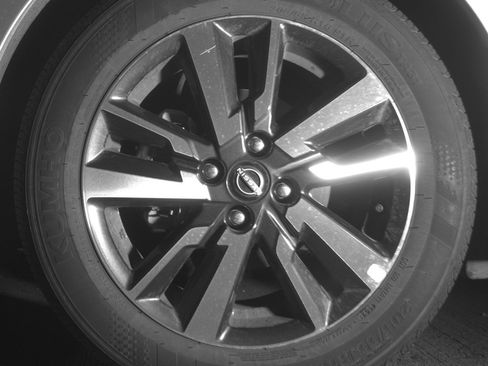 Used 2025 Nissan Versa SV image 12