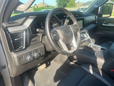 Used 2025 GMC Sierra 2500 Denali AWD/4WD image 11