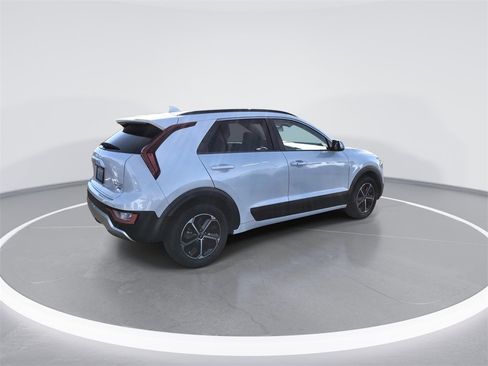 Used 2024 Kia Niro EX image 8