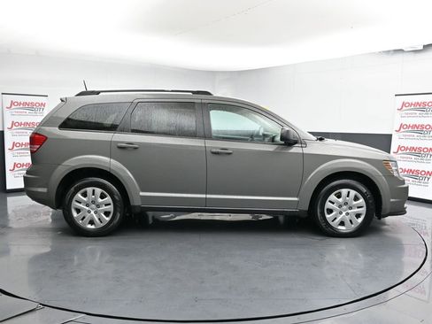 Used 2019 Dodge Journey SE image 9