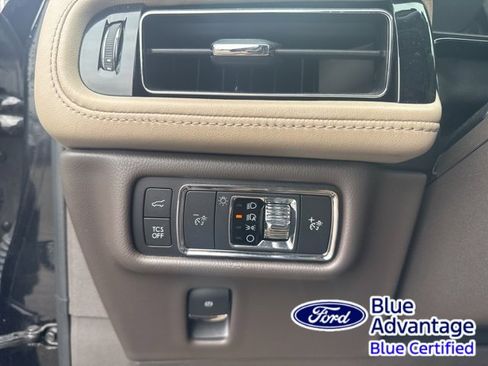 Used 2022 Lincoln Nautilus Reserve w/ Luxury Package image 15