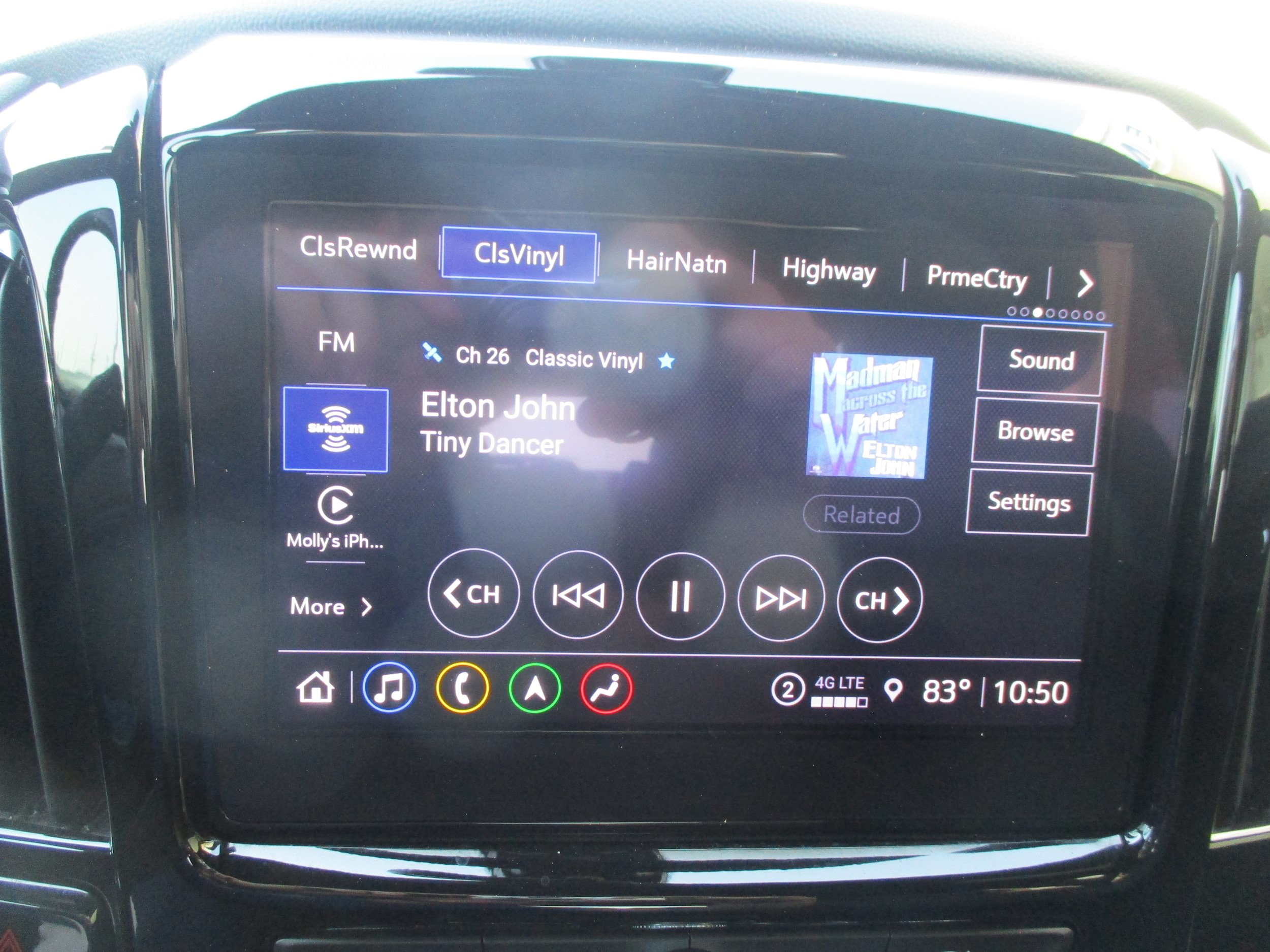 Used 2023 Chevrolet Traverse RS FWD image 17