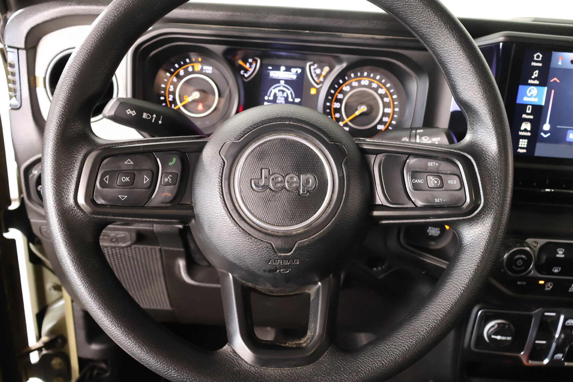 Used 2025 Jeep Gladiator Sport AWD/4WD image 3