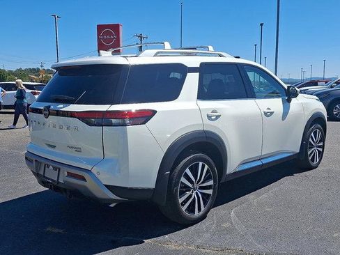 Used 2024 Nissan Pathfinder Platinum image 6