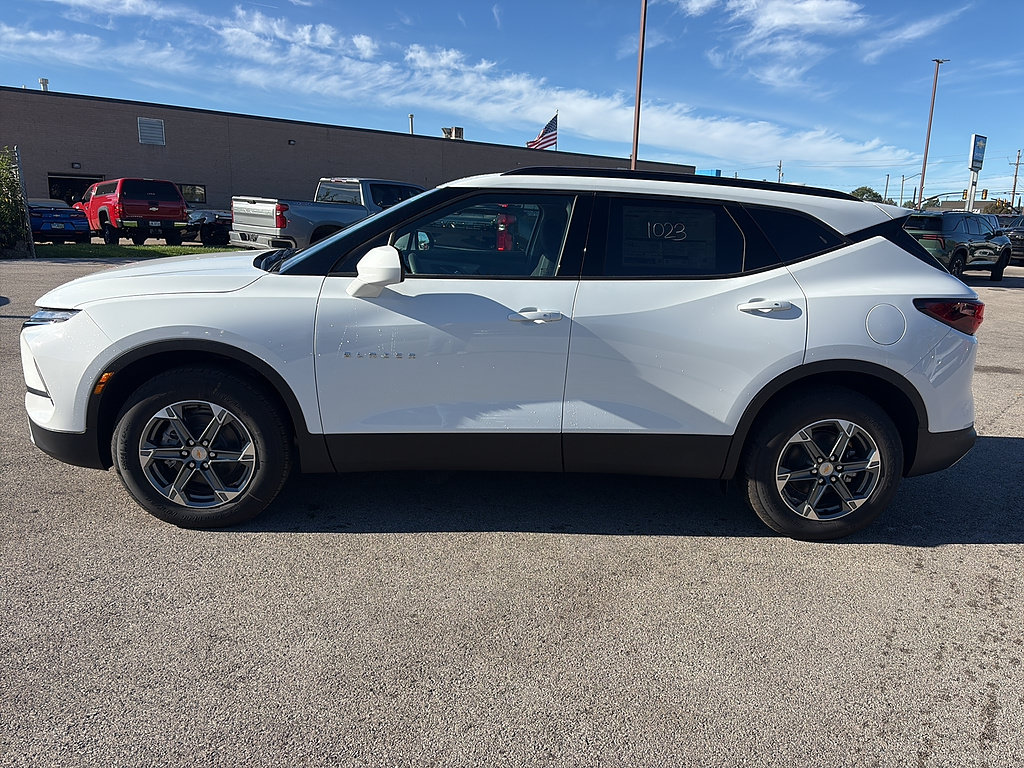 New 2026 Chevrolet Blazer LT w/ Convenience Package AWD/4WD image 2