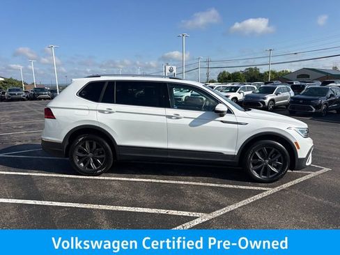 Certified 2023 Volkswagen Tiguan SE w/ Panoramic Sunroof Package FWD image 2