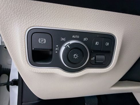 Used 2025 Mercedes-Benz GLB 250 image 42