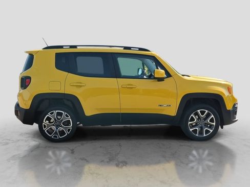 Used 2016 Jeep Renegade Latitude w/ Safety & Security Group AWD/4WD image 9