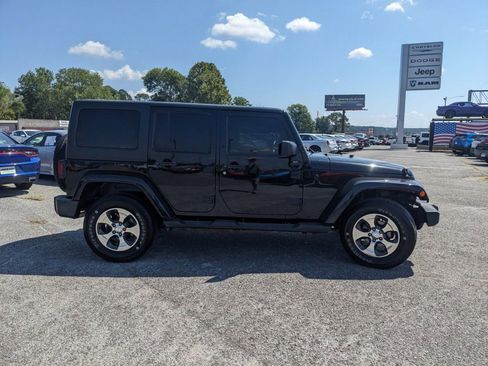 Used 2017 Jeep Wrangler Unlimited Sahara image 6