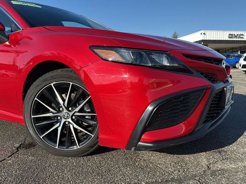 Used 2023 Toyota Camry SE image 2