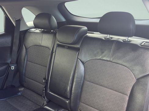 Used 2019 Kia Niro S Touring FWD image 16