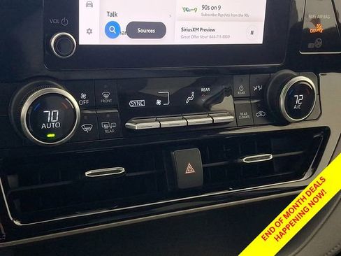 Used 2023 Toyota Highlander LE FWD image 19