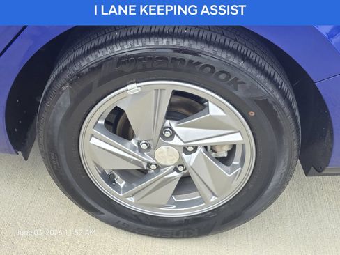 Certified 2025 Hyundai Elantra SE FWD image 10