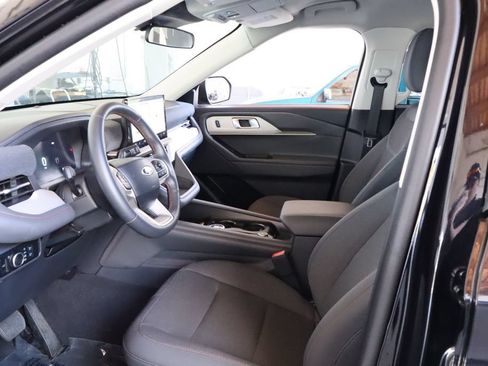 Used 2025 Ford Explorer Active RWD image 17
