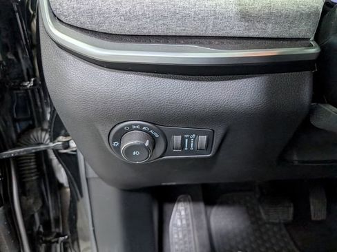 Used 2022 Jeep Compass Latitude w/ Sun and Sound Group AWD/4WD image 21