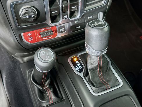 Used 2018 Jeep Wrangler Unlimited Rubicon AWD/4WD image 17