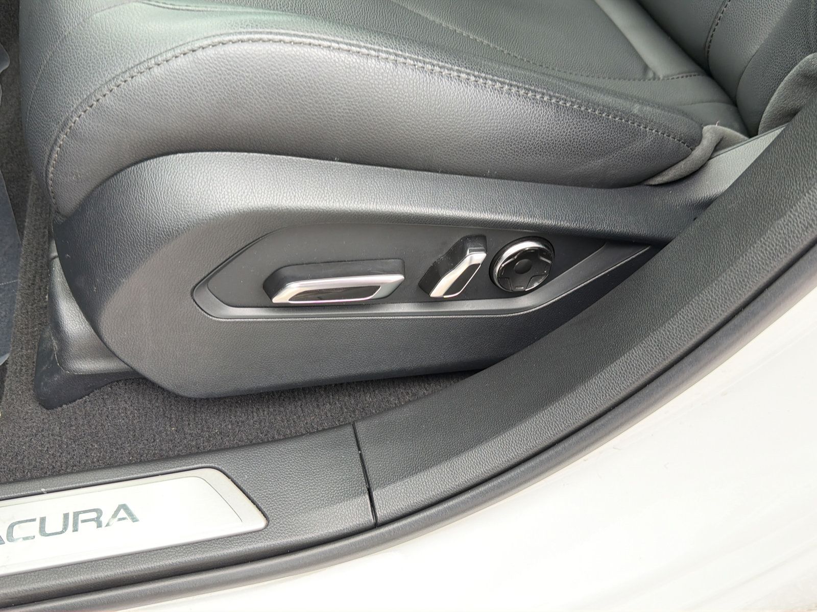 Used 2024 Acura RDX SH-AWD image 33