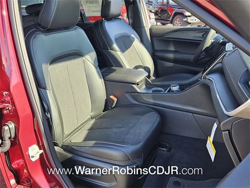 New 2025 Jeep Grand Cherokee Altitude image 16