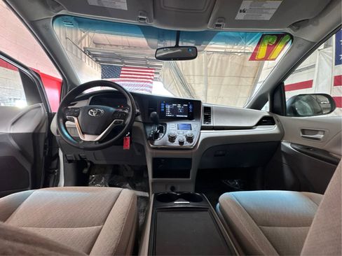 Used 2017 Toyota Sienna LE AWD/4WD image 20
