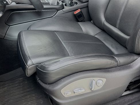 Used 2024 Porsche Macan image 20