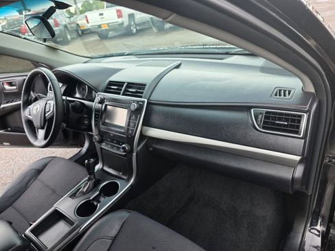 Used 2016 Toyota Camry SE image 19