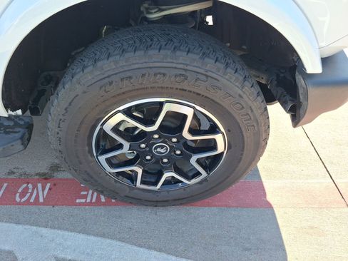 Used 2024 Ford Bronco Outer Banks image 11