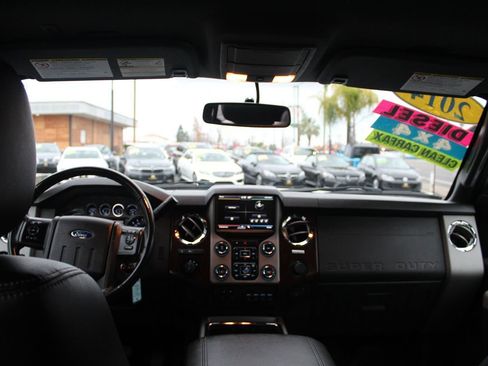 Used 2014 Ford F250 Lariat w/ Lariat Interior Package image 30