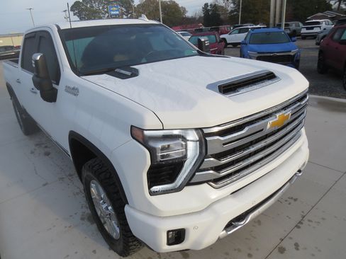 Used 2024 Chevrolet Silverado 2500 High Country w/ High Country Premium Package image 8