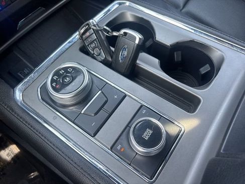 Used 2021 Ford Expedition XLT image 11