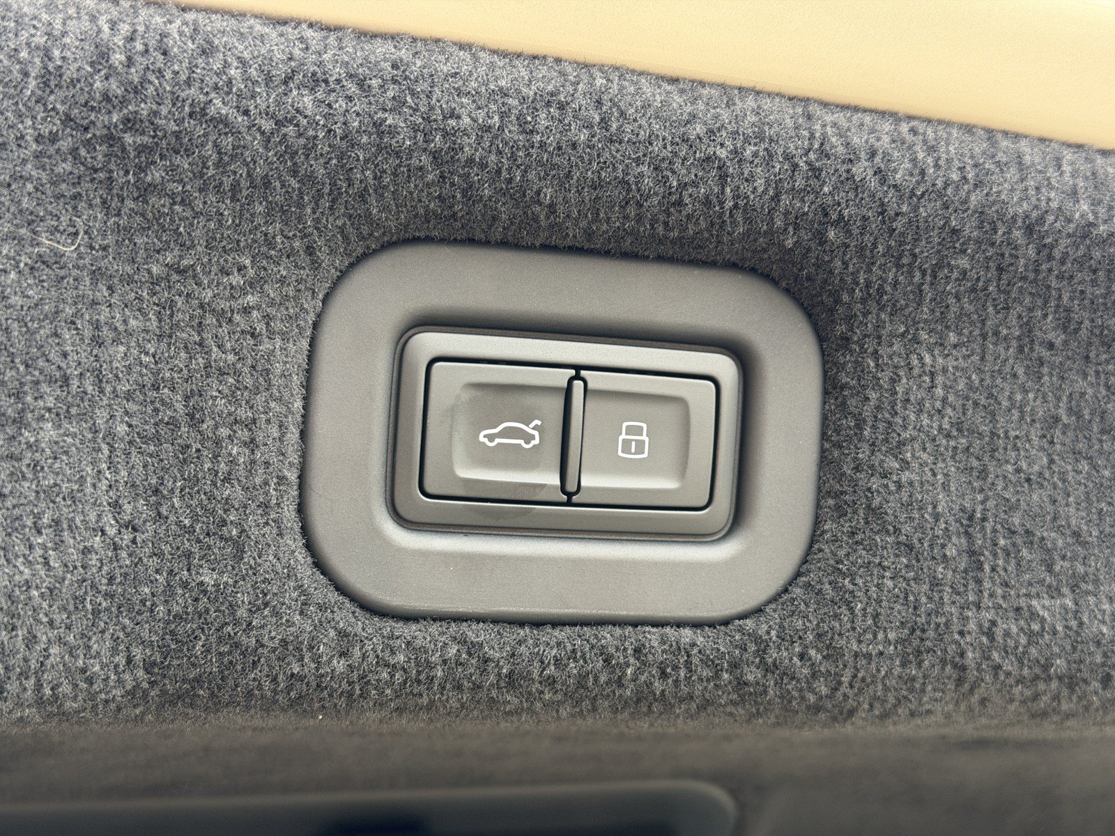 Used 2026 Bentley Flying Spur V8 AWD/4WD image 43