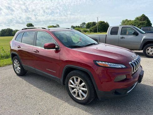 Used 2017 Jeep Cherokee Limited AWD/4WD image 3