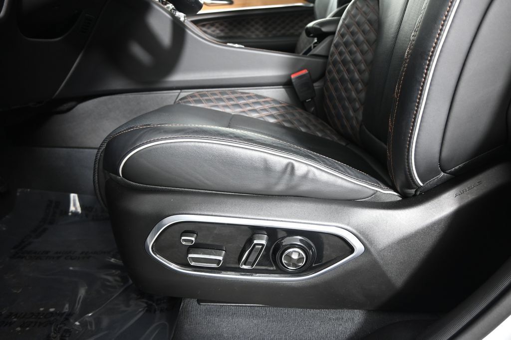 Used 2023 Jeep Grand Cherokee L Summit AWD/4WD image 23